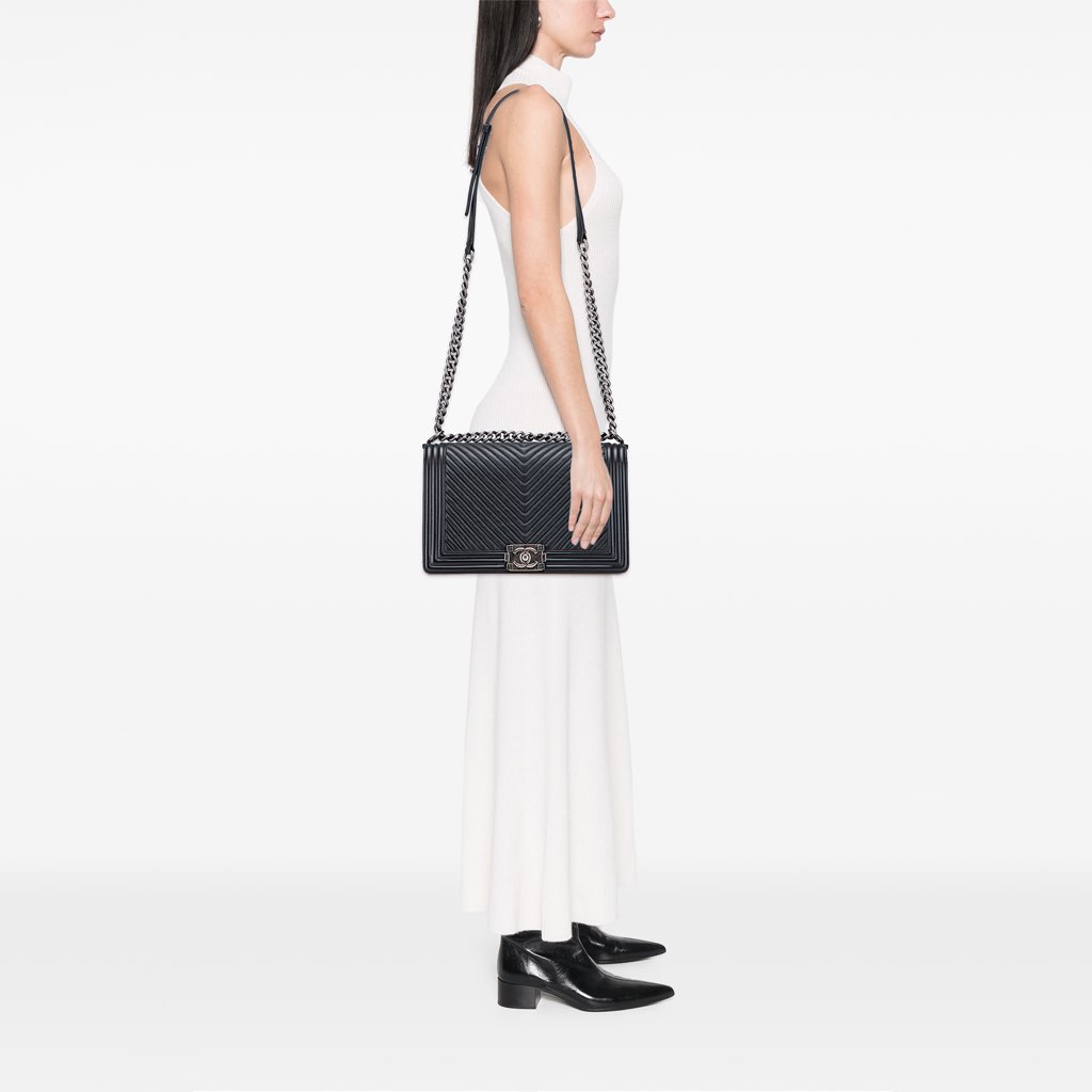 Chanel Medium Chevron Wrinkled Lambskin Boy Flap - Image 14