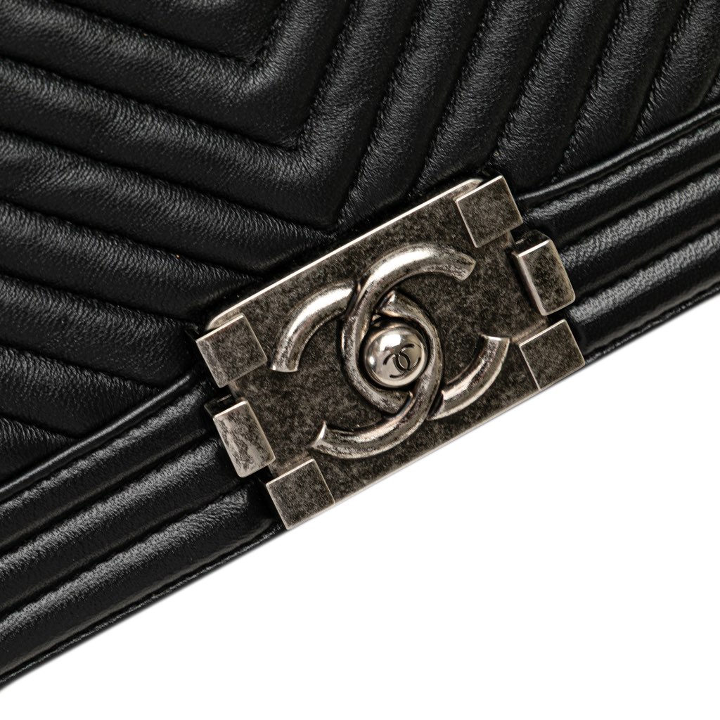 Chanel Medium Chevron Wrinkled Lambskin Boy Flap - Image 10