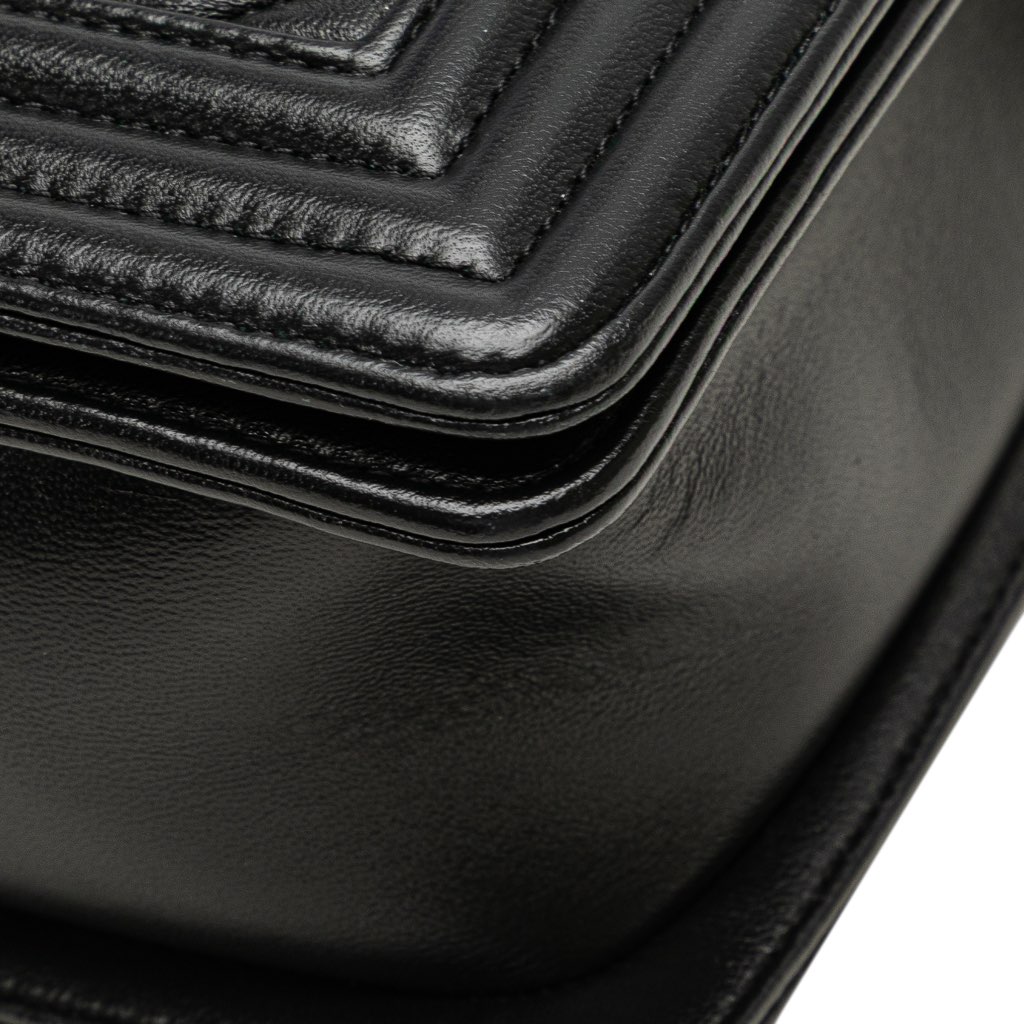 Chanel Medium Chevron Wrinkled Lambskin Boy Flap - Image 12