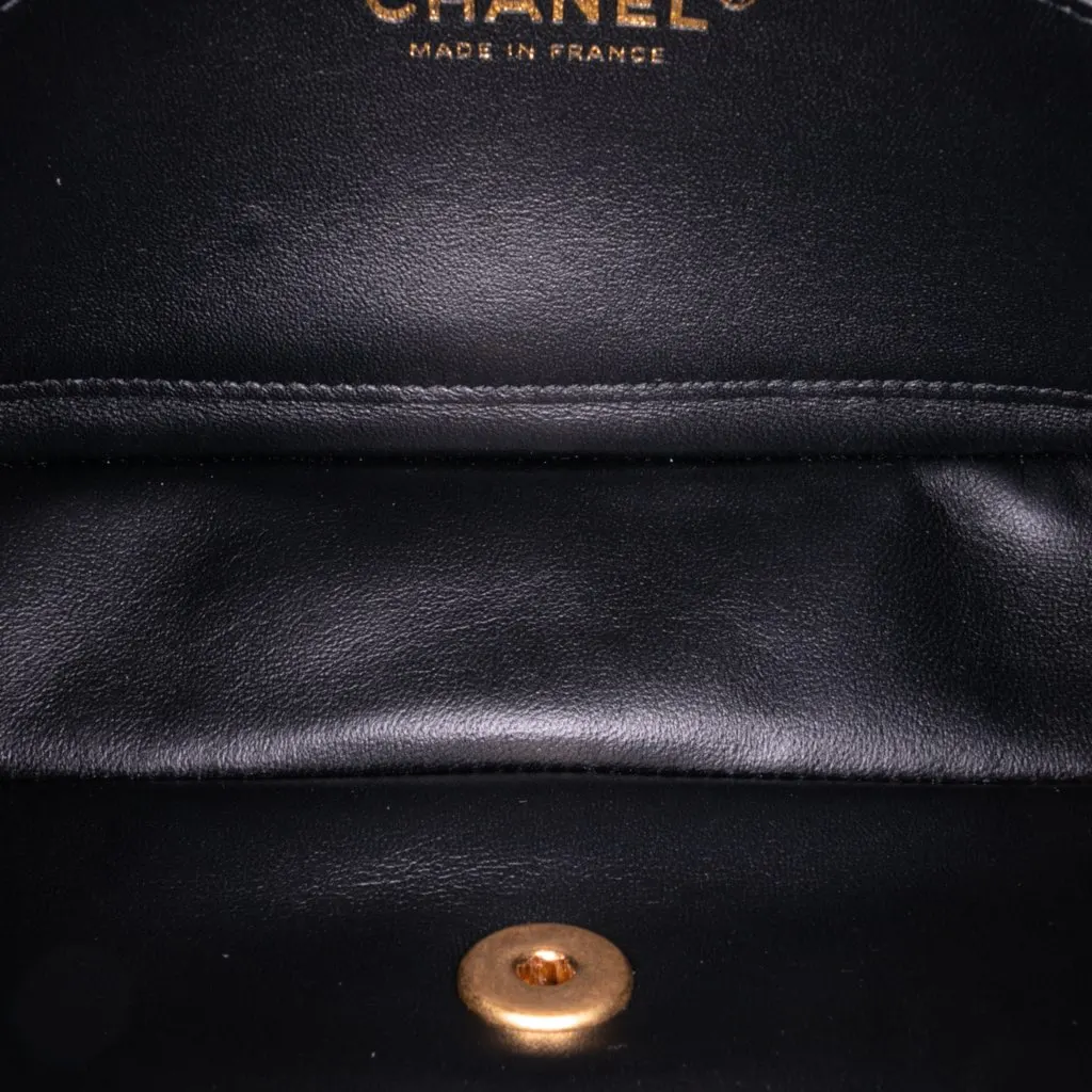 Chanel Small Tweed Pearl Cosmos Flap Black Tweed Good - Model View