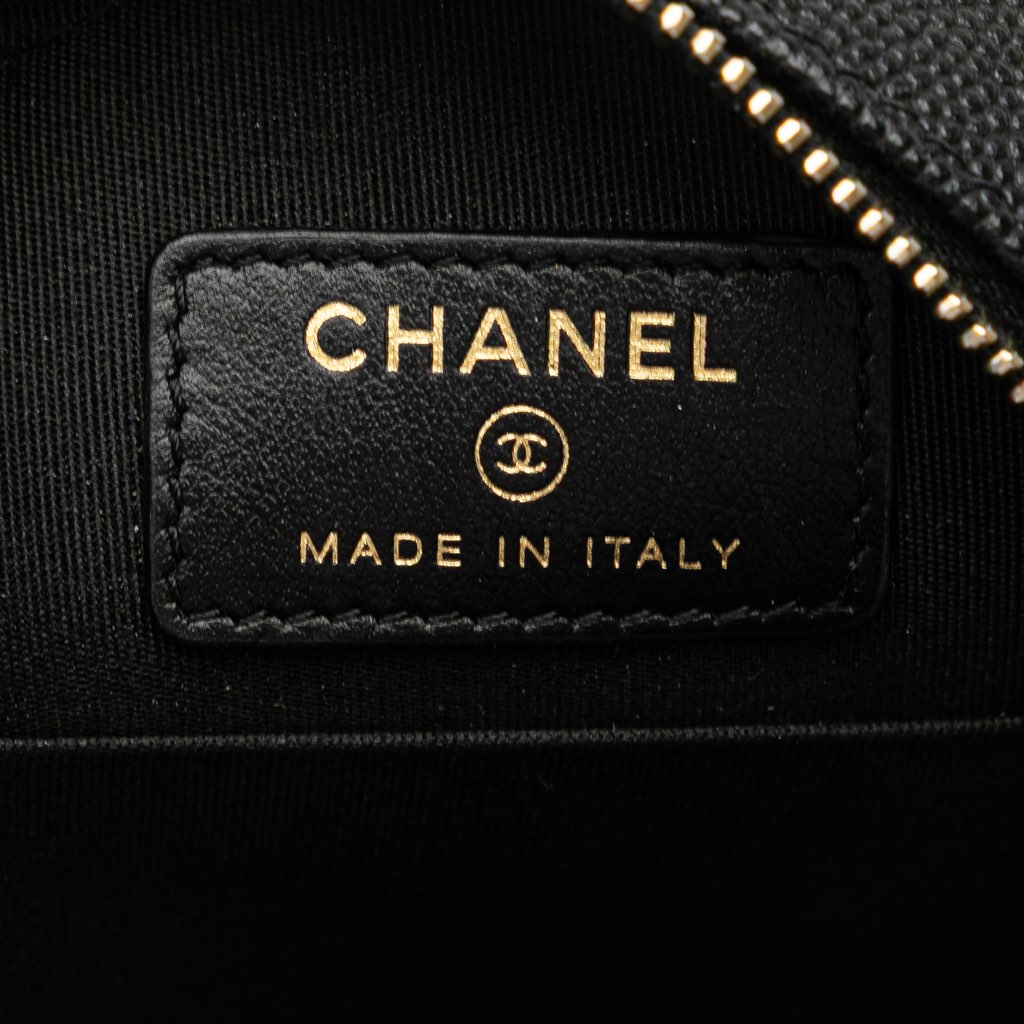 Chanel Caviar CC Filigree Round Clutch with Chain - Side view