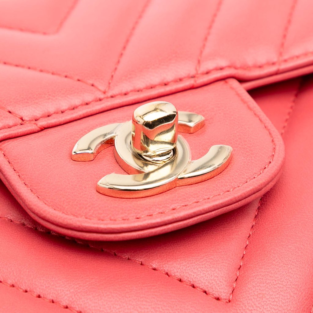 Chanel Medium Classic Chevron Lambskin Double Flap - Detail 2