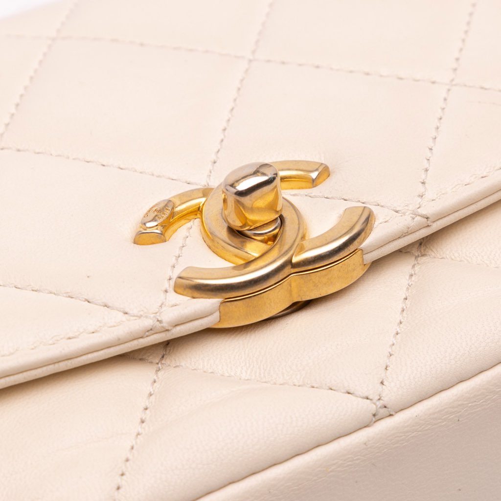 Chanel Small Quilted Lambskin CC Coin Flap - Image 10