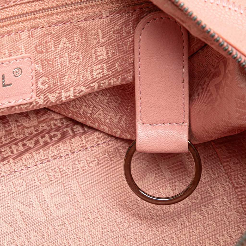 Chanel Small Choco Bar Caviar Shoulder Bag - Detail 2