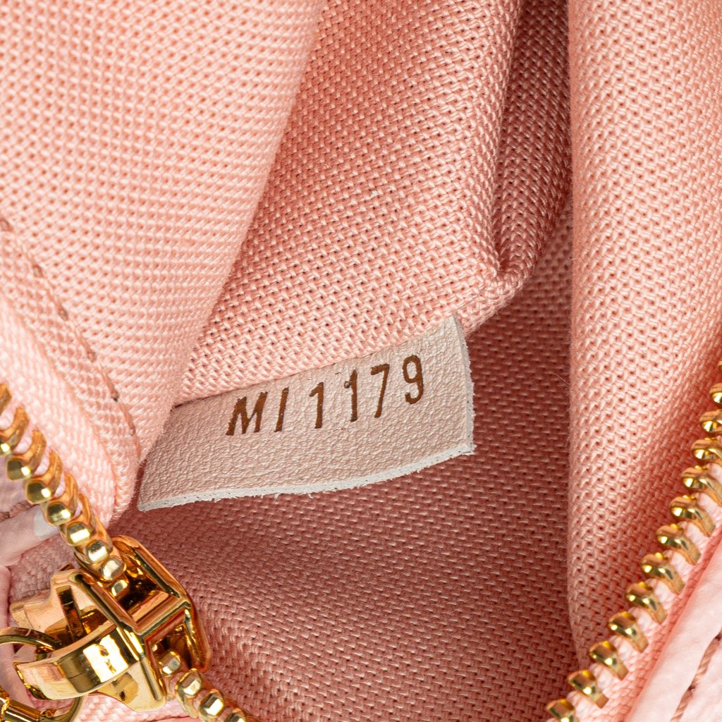 Louis Vuitton Monogram Giant Bumbag - Detail 1