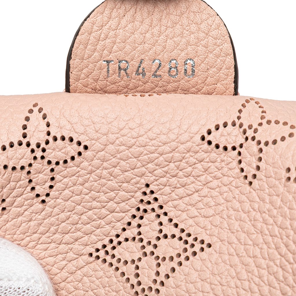 Louis Vuitton Monogram Mahina Scala Mini Pouch - Detail 2