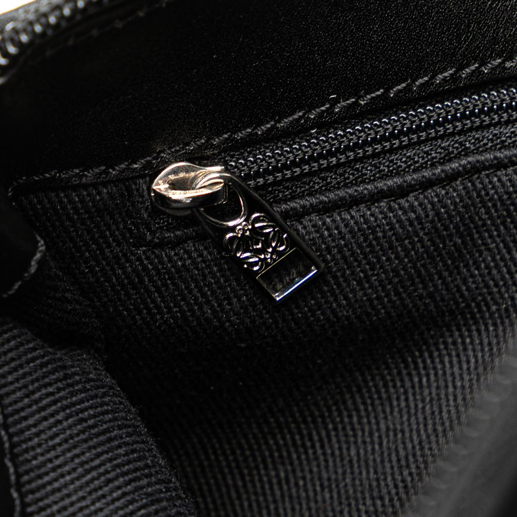 Loewe Anagram Canvas Crossbody - Detail 2