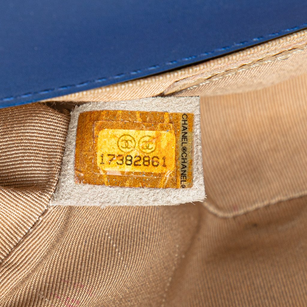 Chanel Small Woven Lambskin Chateau Boy Flap - Detail 1