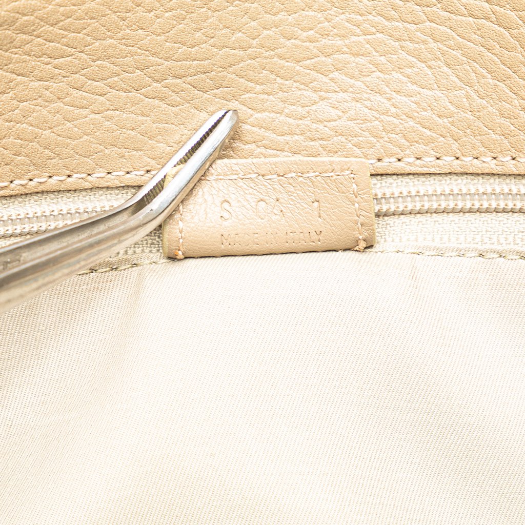 Burberry House Check Trimmed Grainy Calfskin Horn Toggle Tote - Detail 2