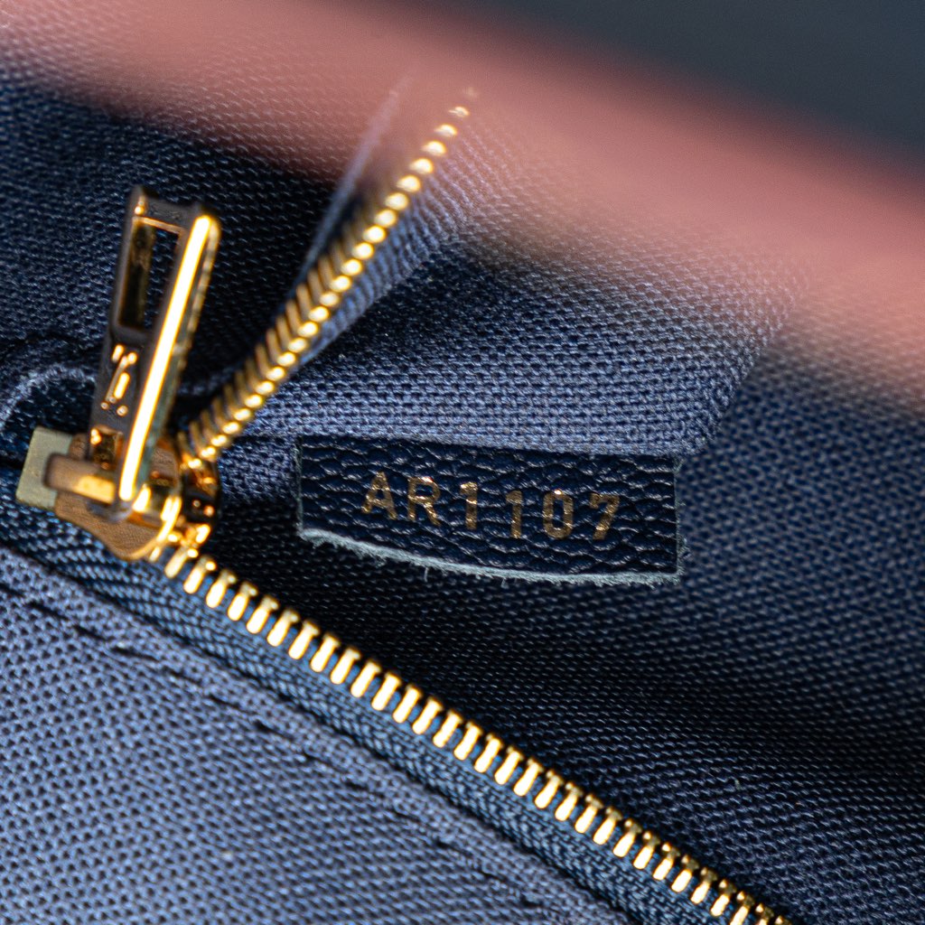 Louis Vuitton Epi Vaneau MM - Detail 1