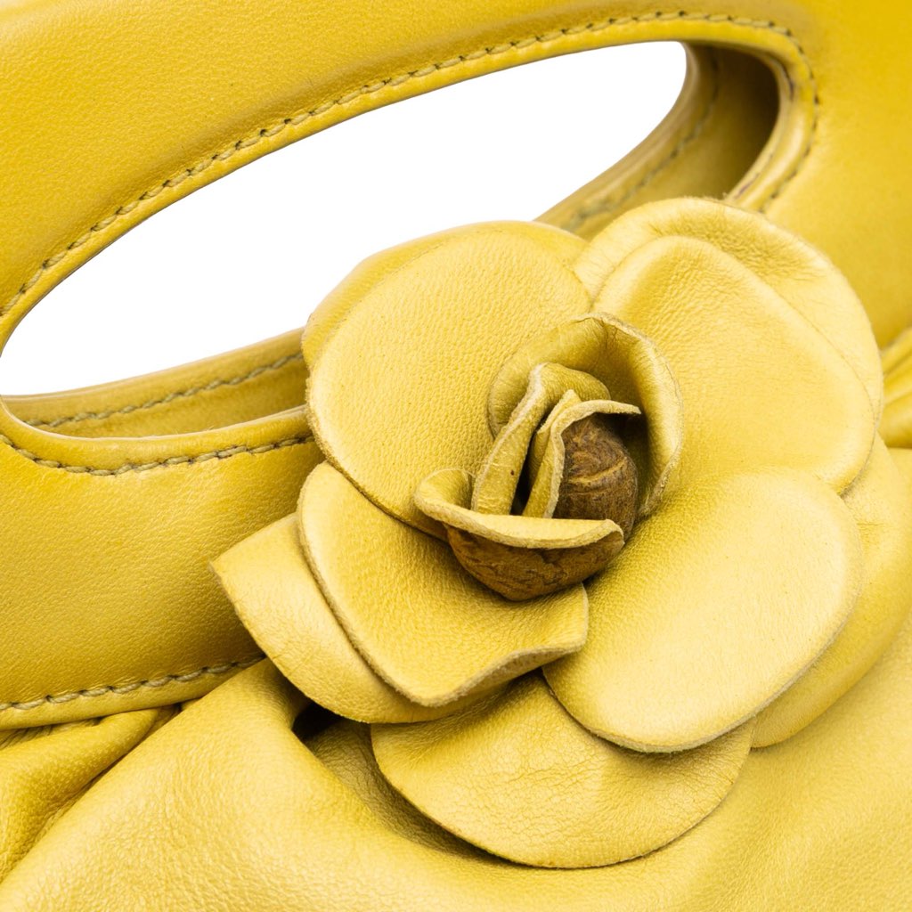 Chanel Lambskin Camellia Frame Clutch - Detail 2