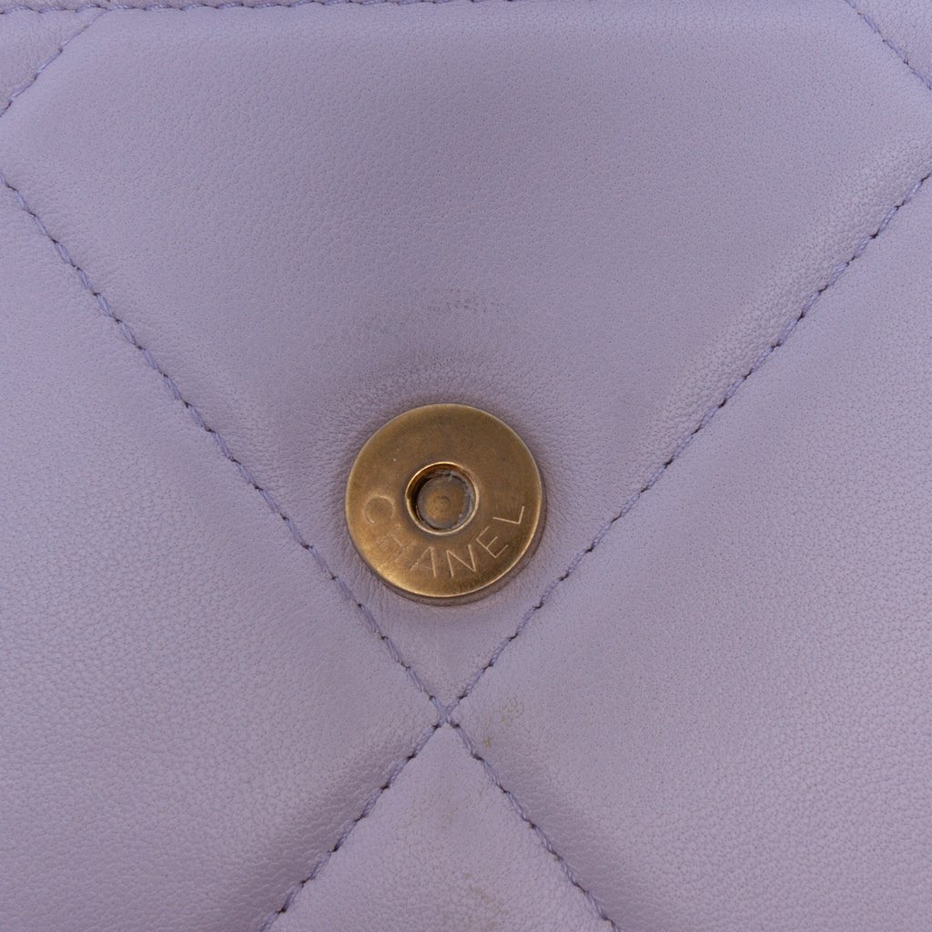 Chanel Quilted Lambskin 19 Wallet on Chain - Detail 1