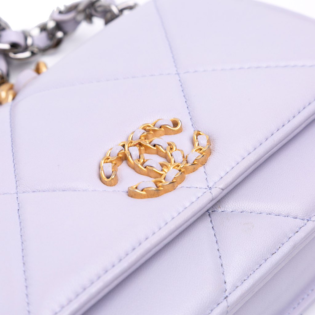 Chanel Quilted Lambskin 19 Wallet on Chain - Detail 2