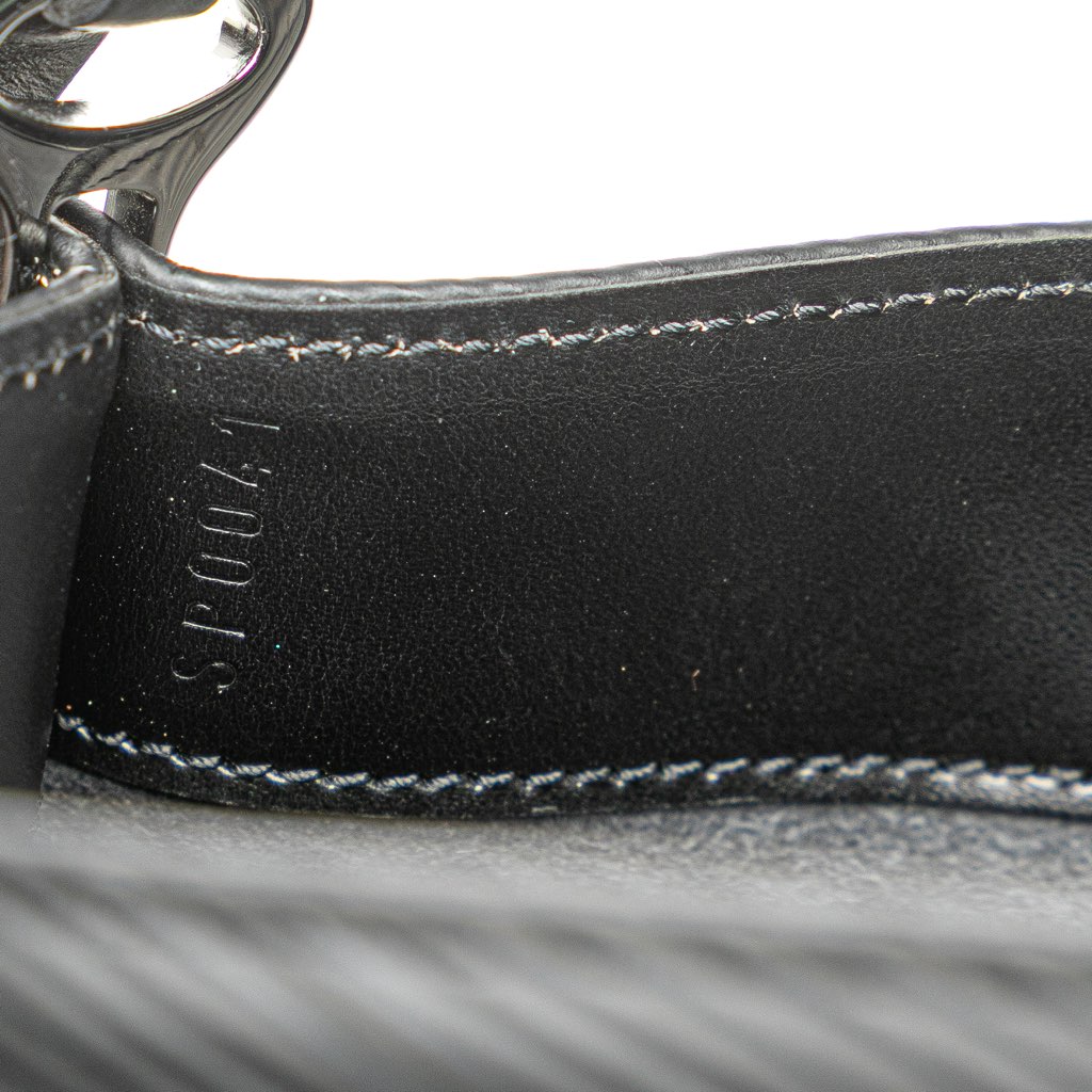 Louis Vuitton Epi Demi Lune Pochette - Detail 1
