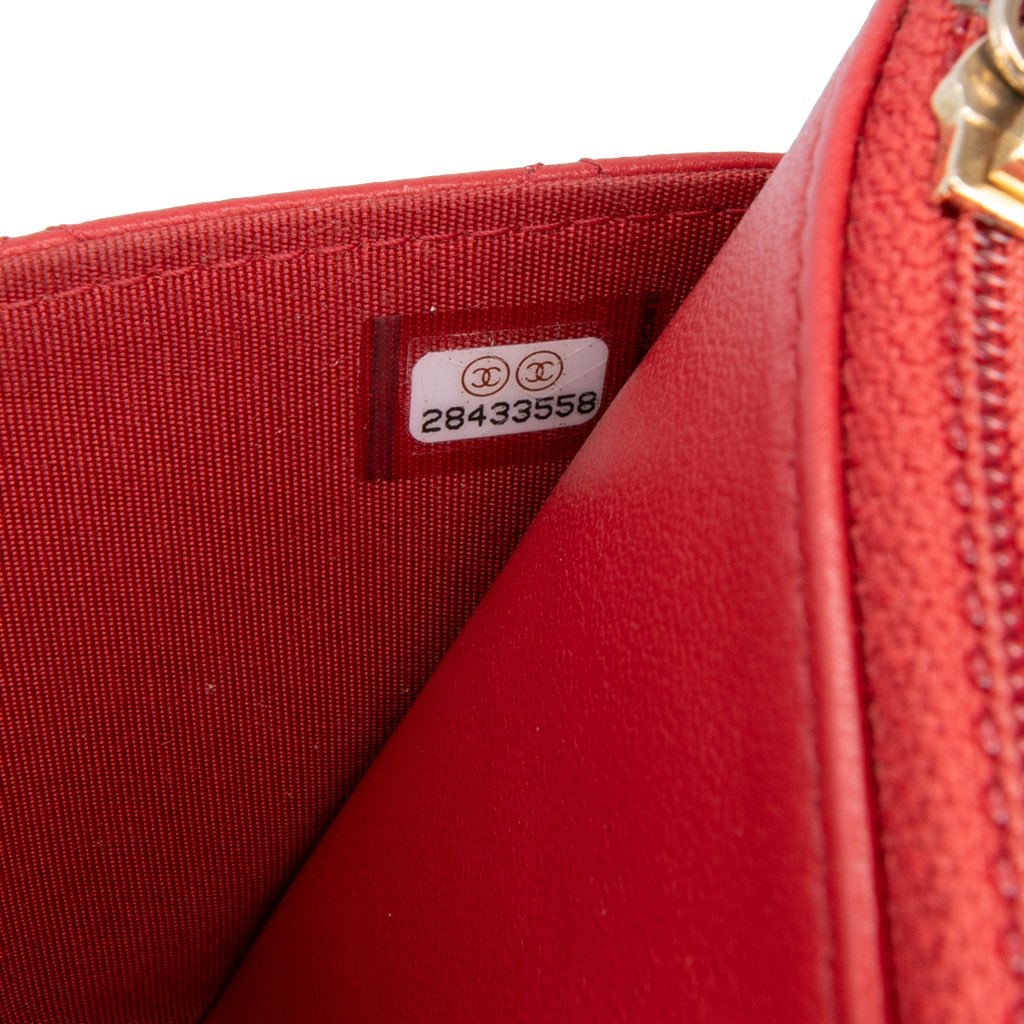 Chanel Quilted Lambskin 19 Wallet on Chain - Detail 1