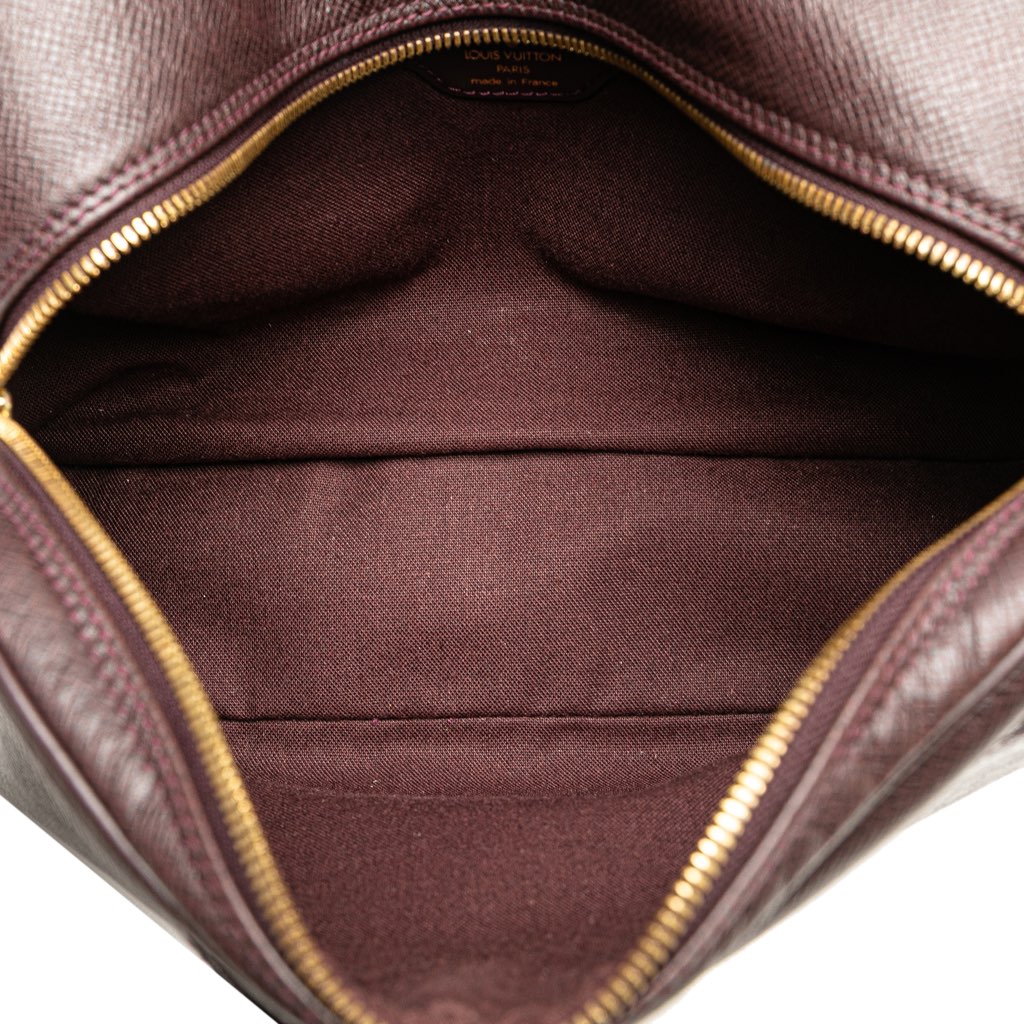 Louis Vuitton Taiga Reporter PM - Side view