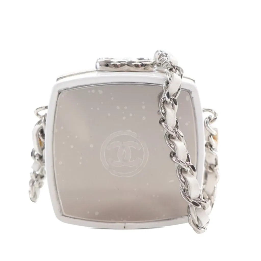 Chanel Patent Goatskin Make-Up Box Clutch With Chain White Leather Very good - Front View