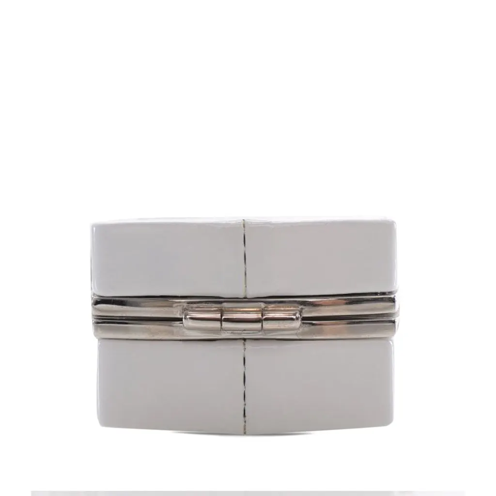 Chanel Patent Goatskin Make-Up Box Clutch With Chain White Leather Very good - Model View