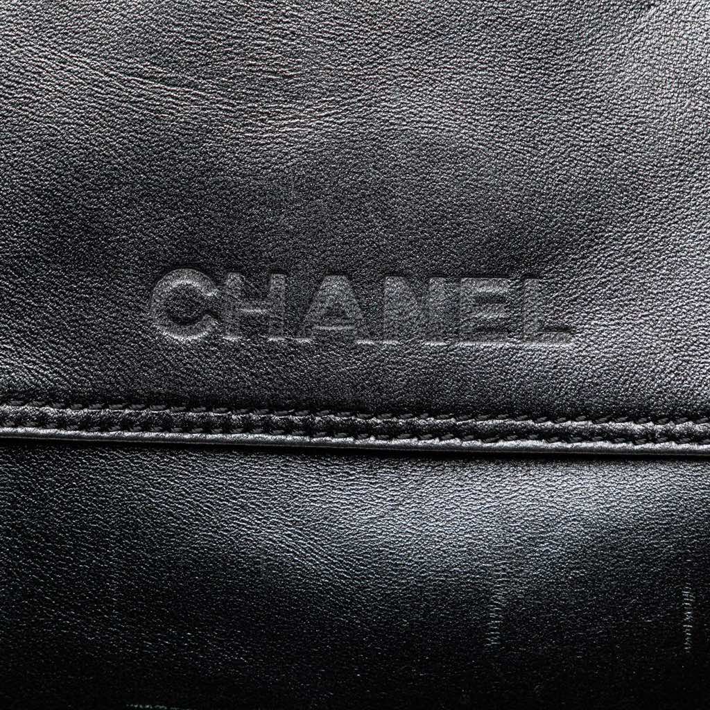 Chanel Lambskin Messenger Bag - Detail 2