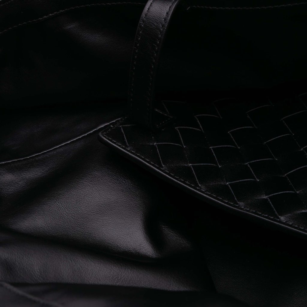 Bottega Veneta Large Wool and Calfskin Flip Flap Tote - Detail 1