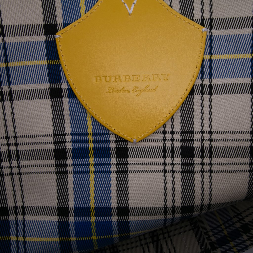 Burberry House Check Canvas The Giant Reversible Tote - Side view