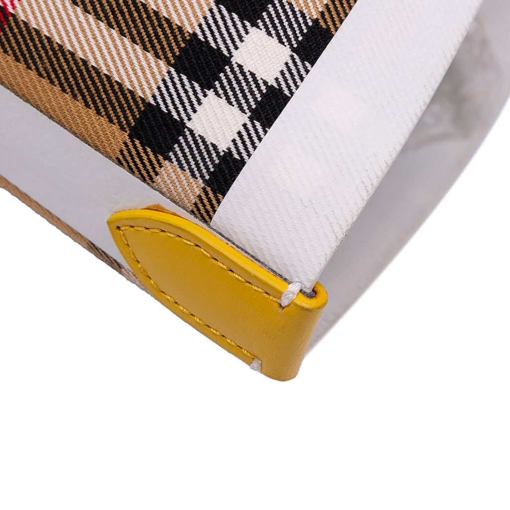 Burberry House Check Canvas The Giant Reversible Tote - Image 12