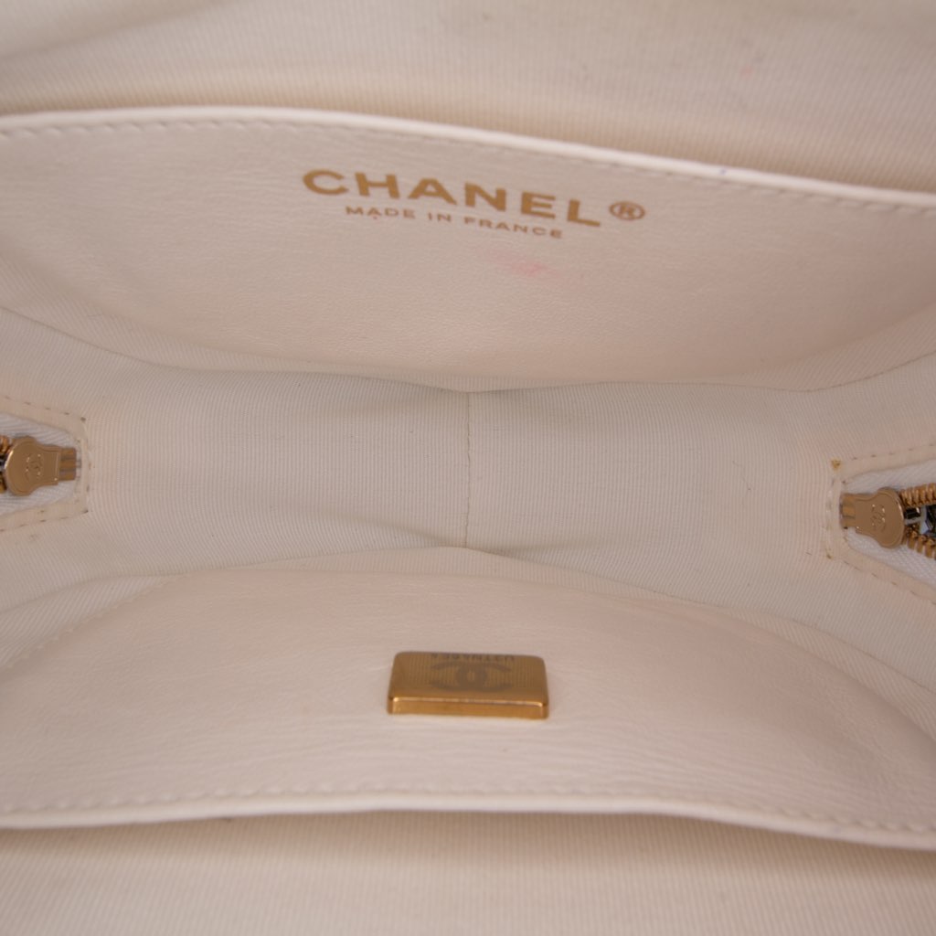 Chanel Lambskin CC in Love Heart Crossbody - 4