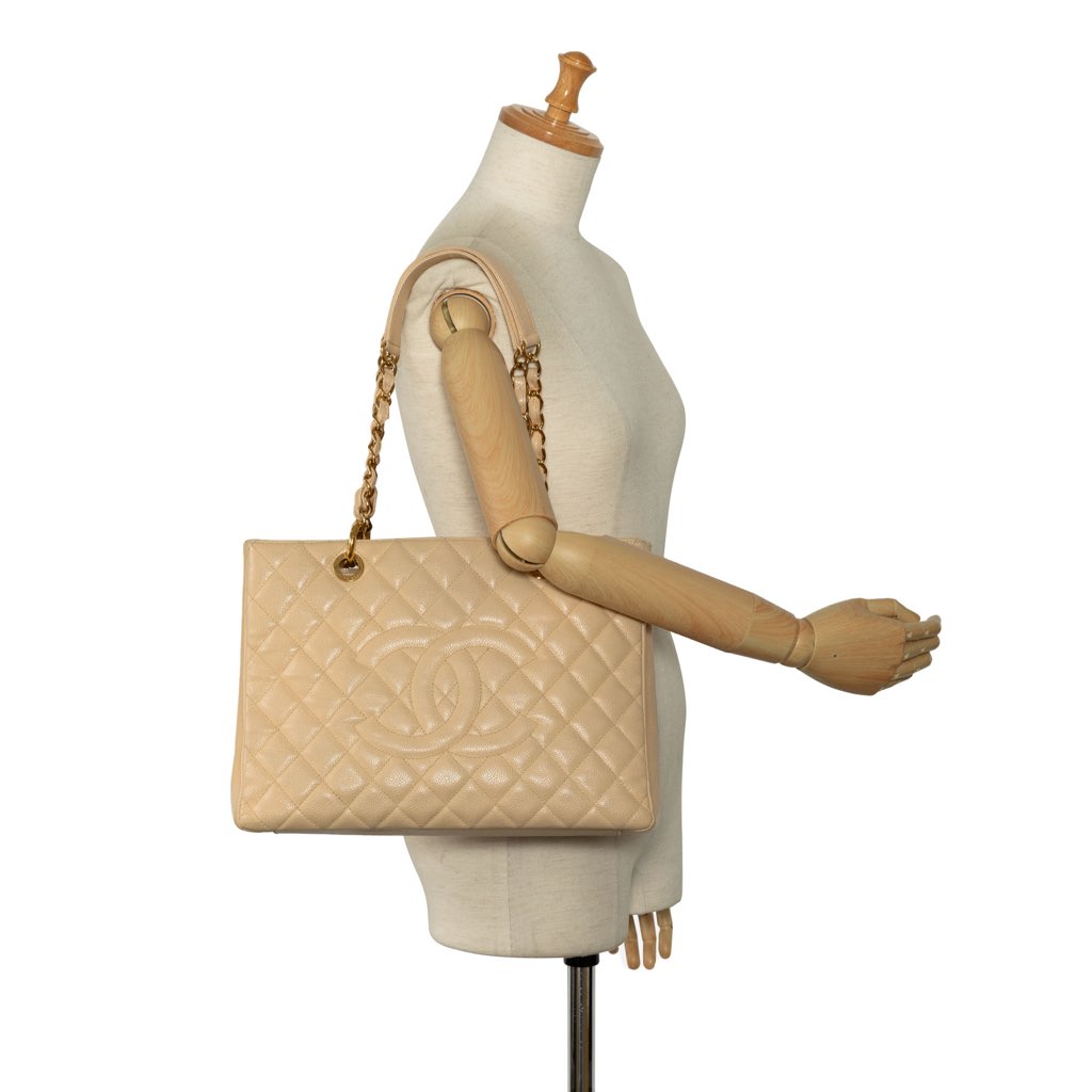 Chanel Caviar Grand Shopping Tote - Image 17