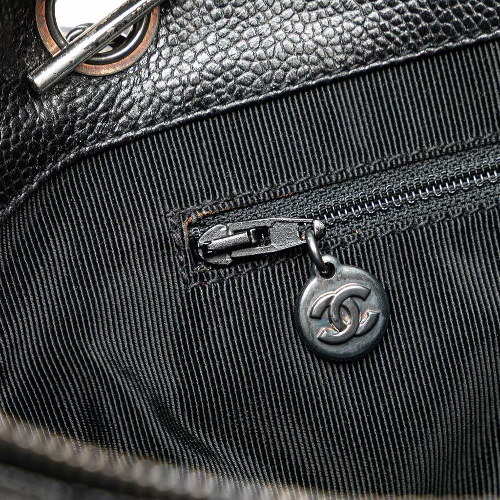 Chanel CC Quilted Caviar Front Pocket Shoulder Bag - Detail 2