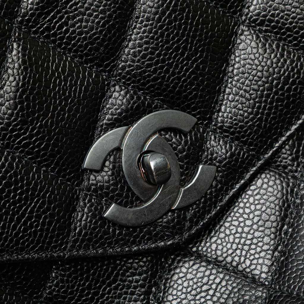 Chanel CC Quilted Caviar Front Pocket Shoulder Bag - Image 10