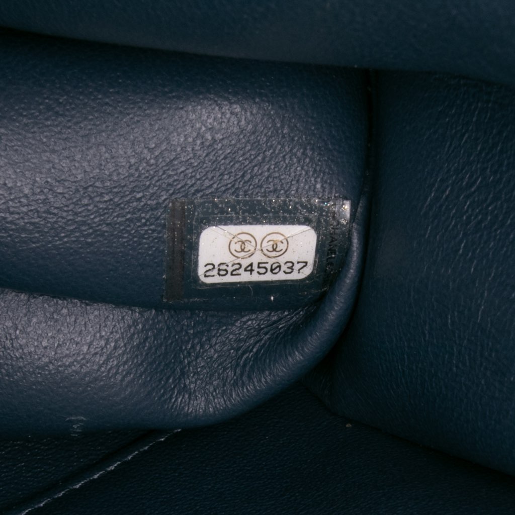 Chanel Medium Classic Lambskin Double Flap - Detail 1