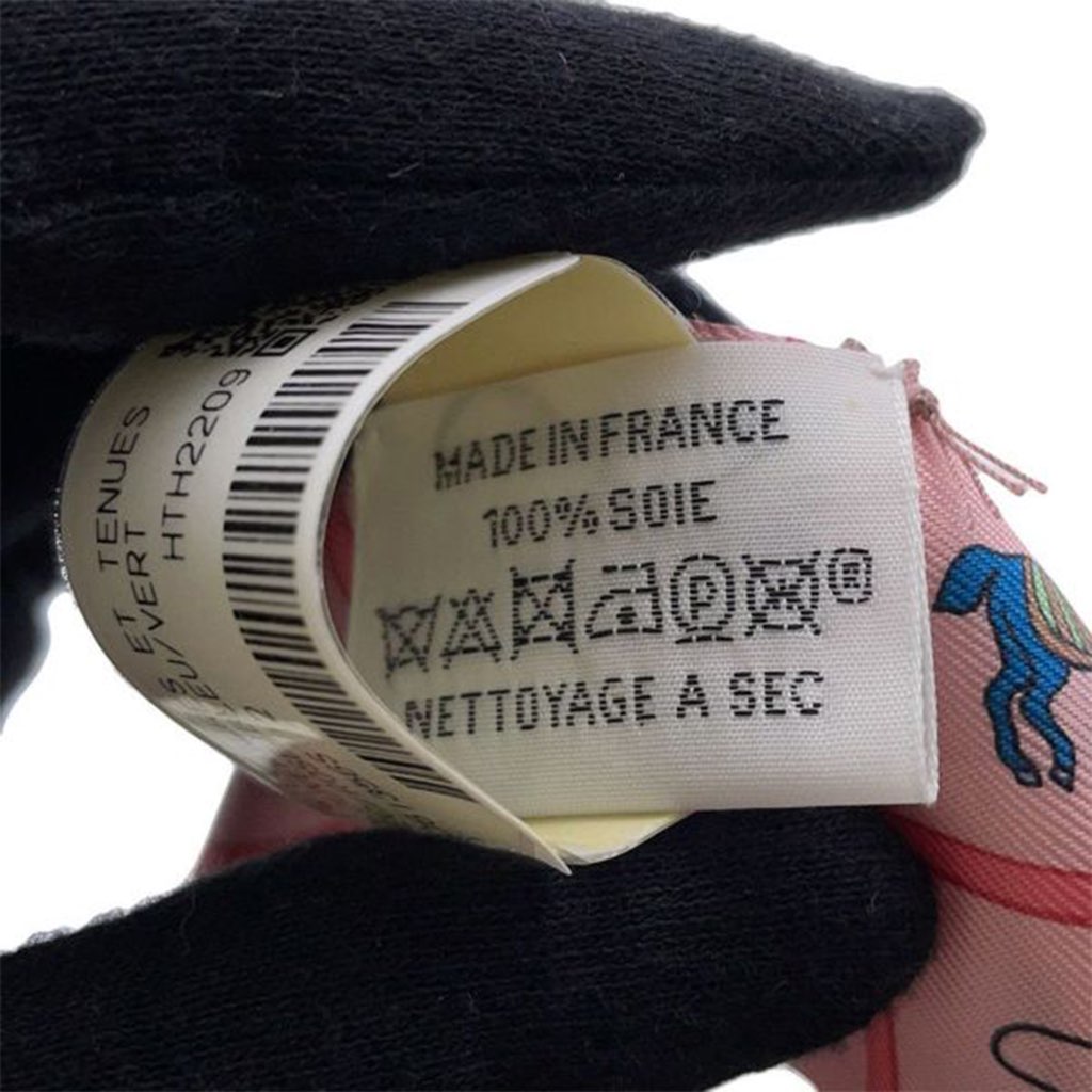 Hermès Couvertures et Tenues de Jour Silk Twilly Scarf - Side view