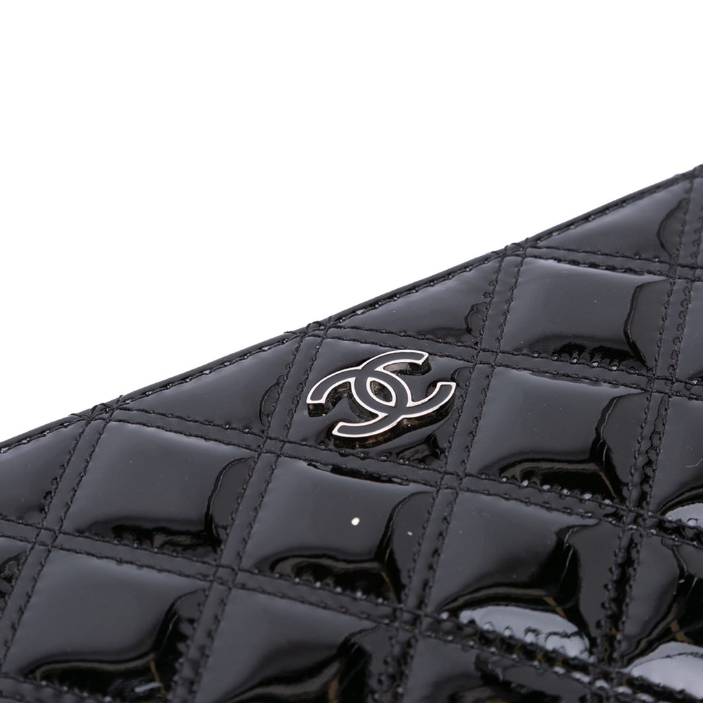 Chanel Medium Quilted Patent O Case Clutch - Detail 1