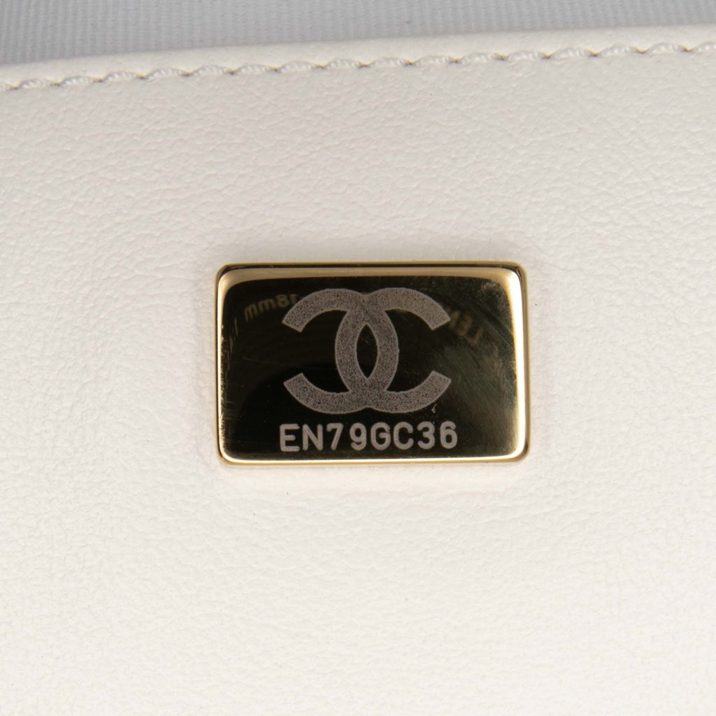Chanel Lambskin CC in Love Heart Crossbody - Detail 1