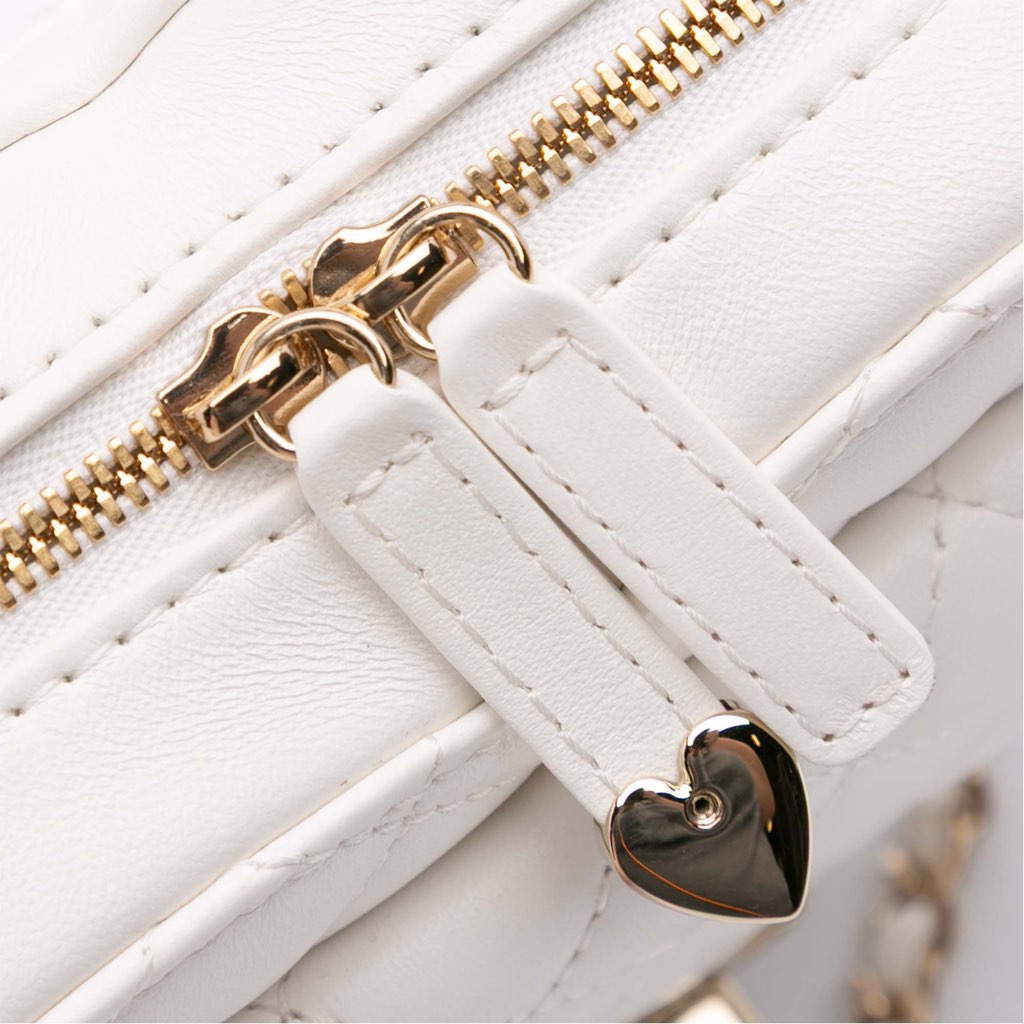 Chanel Lambskin CC in Love Heart Crossbody - Detail 2