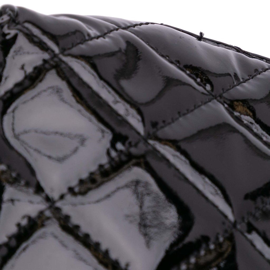 Chanel CC Quilted Patent Cosmetic Pouch - Detail 2