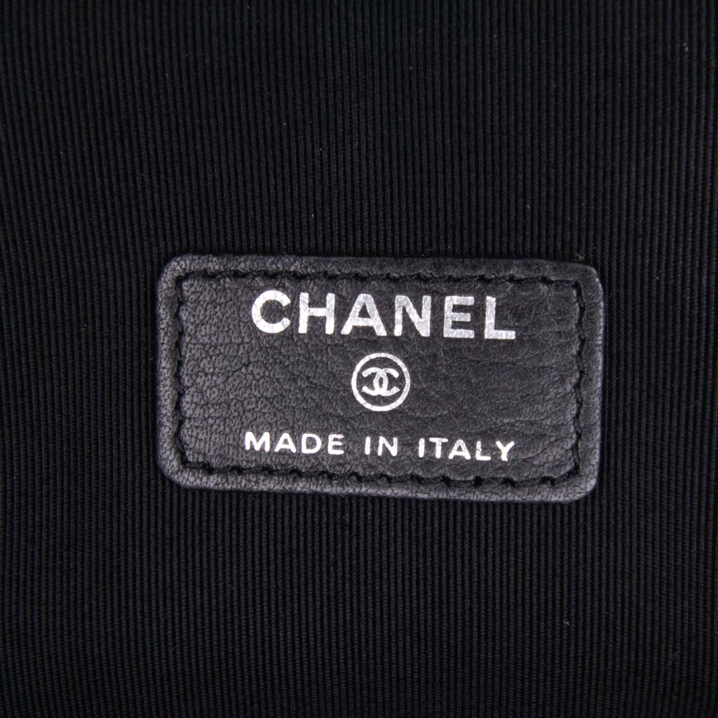 Chanel CC Quilted Patent Cosmetic Pouch - Image 11