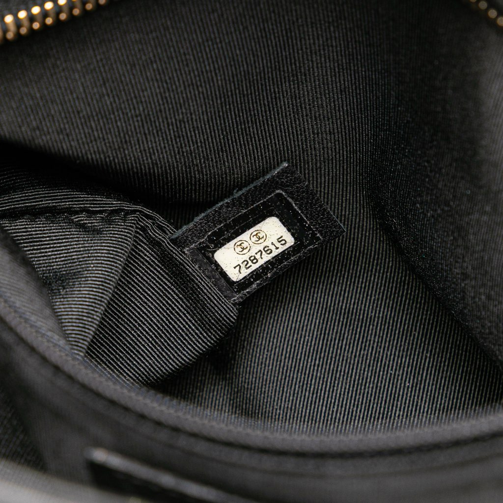 Chanel CC Chocolate Bar Lambskin Tote - Detail 1