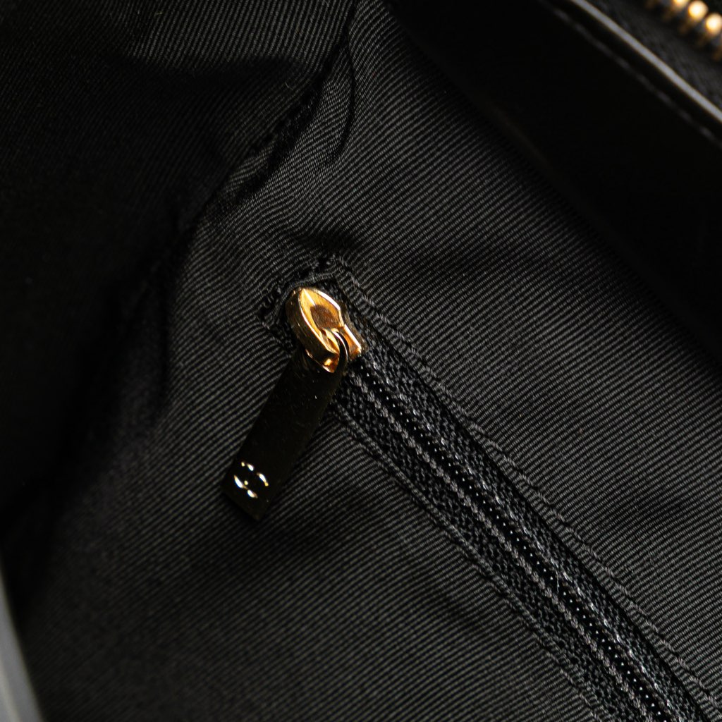 Chanel CC Chocolate Bar Lambskin Tote - Detail 2