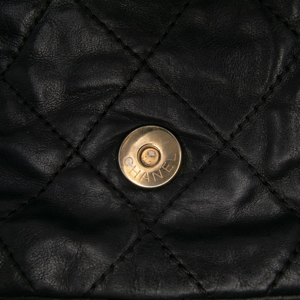 Chanel Medium Quilted Aged Calfskin Chain Me Flap - Detail 1