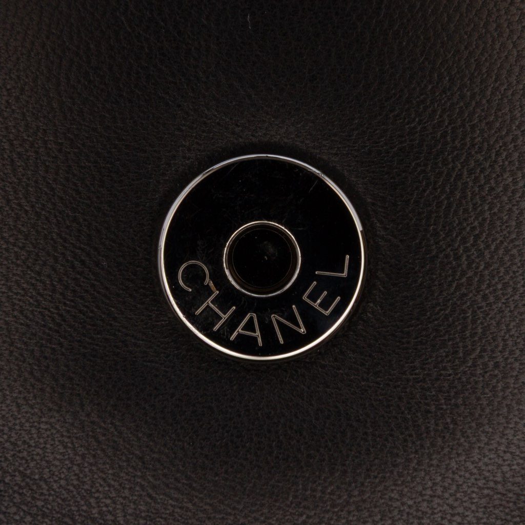 Chanel Quilted Lambskin Fresh Air Clutch - Detail 1