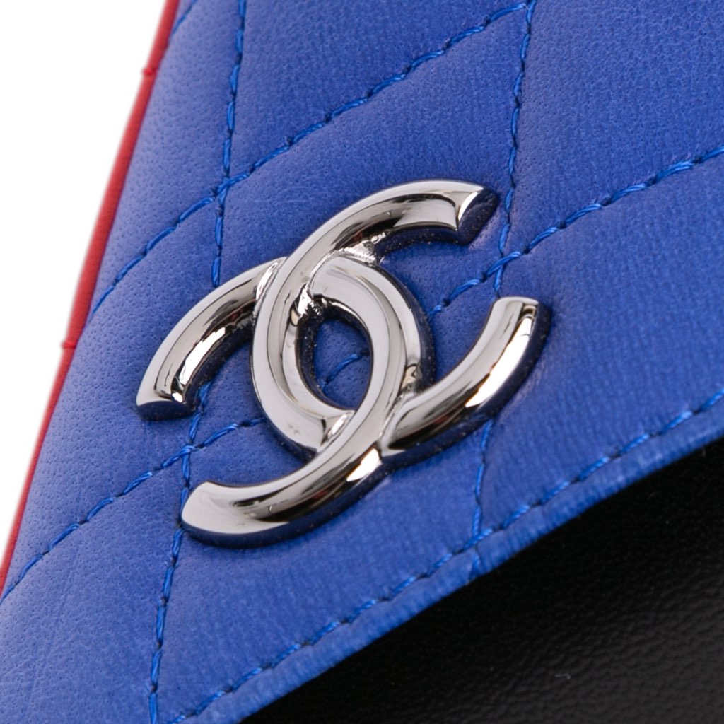 Chanel Quilted Lambskin Fresh Air Clutch - Detail 2
