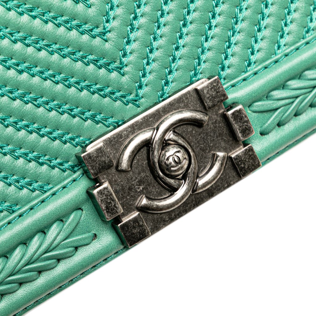 Chanel New Medium Braided Chevron Lambskin Boy Flap - Detail 2