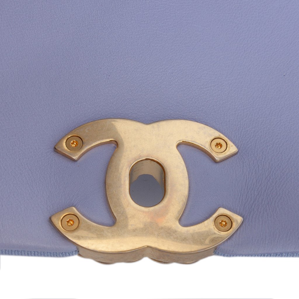 Chanel Jersey 19 Flap Belt Bag - Detail 1