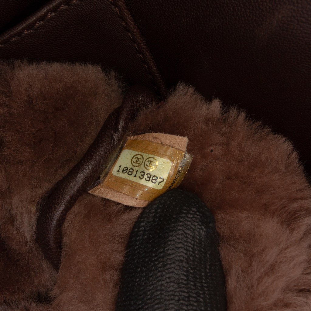 Chanel CC Suede and Shearling Messenger Bag - 5