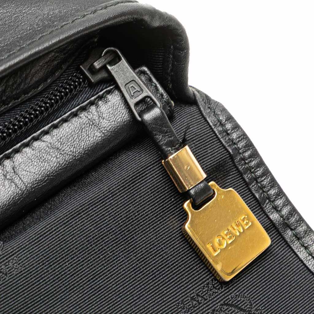 Loewe Anagram Leather Clutch - Detail 1