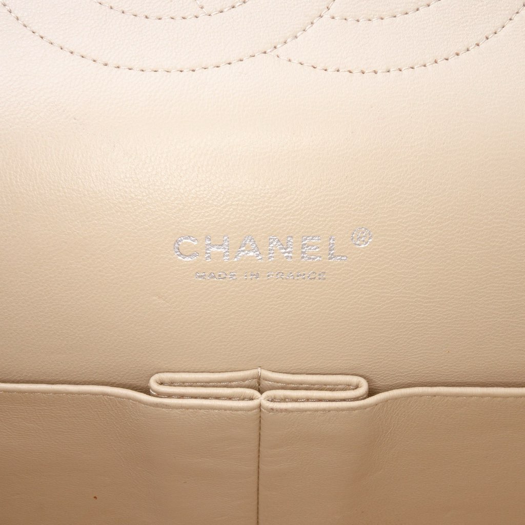 Chanel Maxi Classic Caviar Double Flap - Detail 1