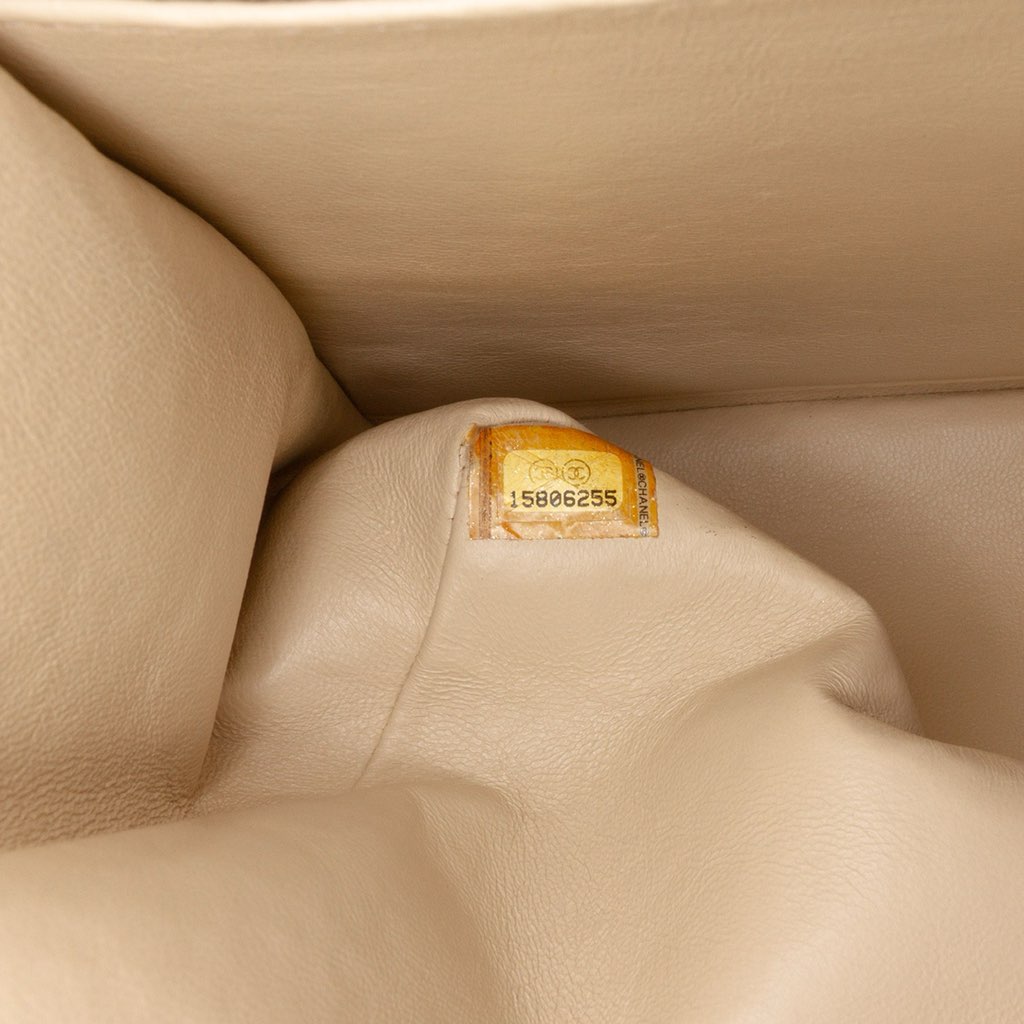 Chanel Maxi Classic Caviar Double Flap - Detail 2