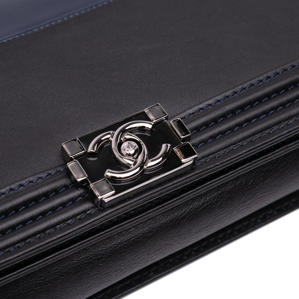 Chanel Bicolor Lambskin Boy Clutch - Detail 2