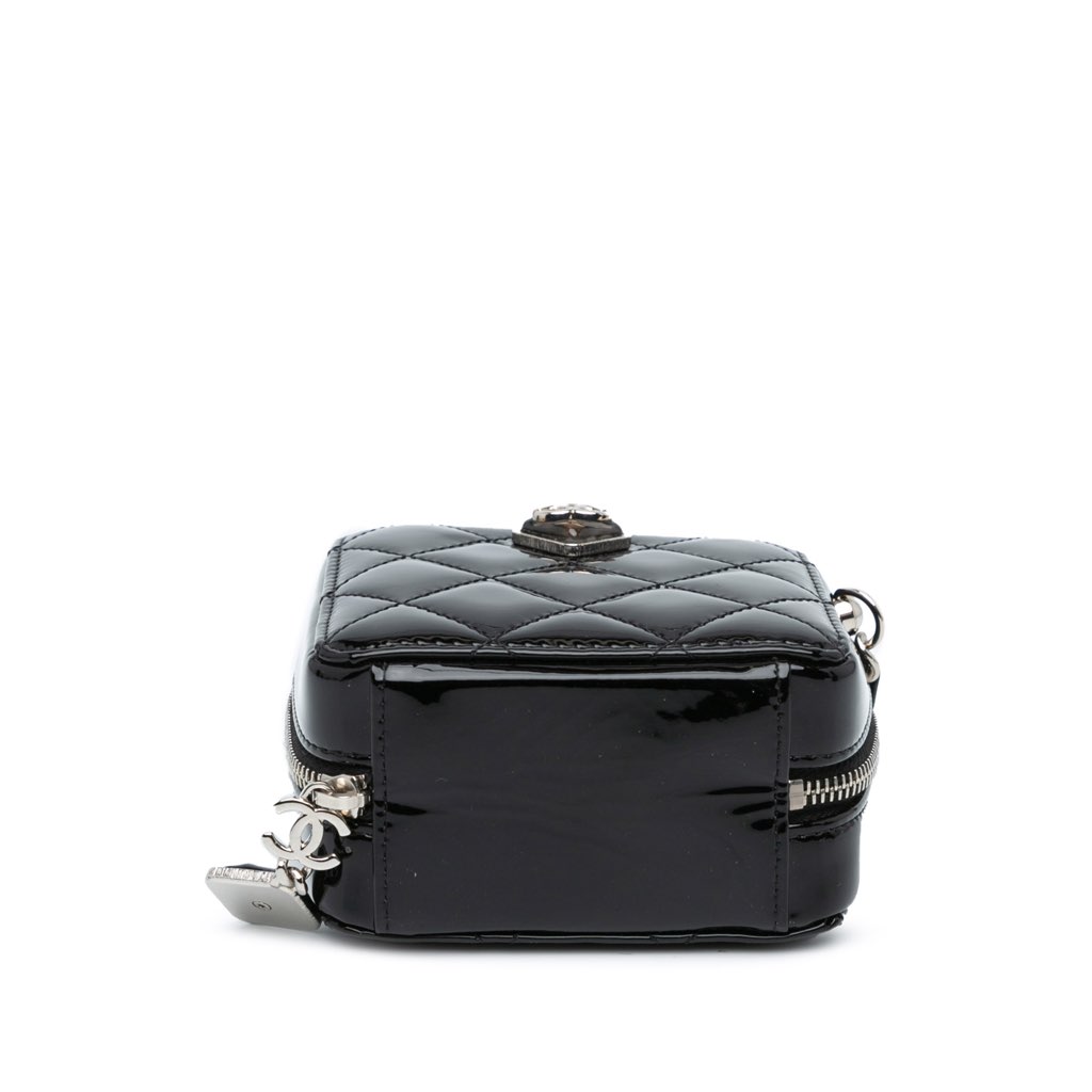 Chanel CC Quilted Patent Diamond Resin Clutch With Chain - 3